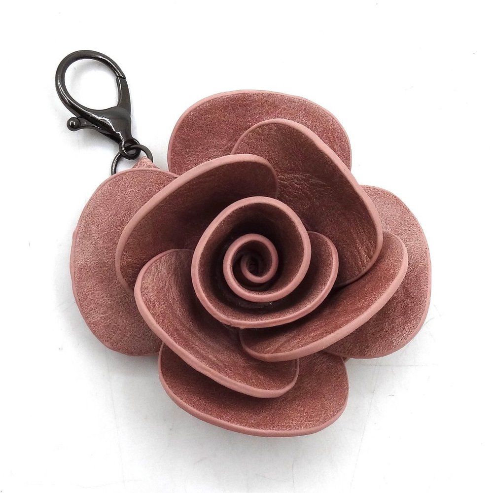 Rose and the Handbag - Picture 7 of 9